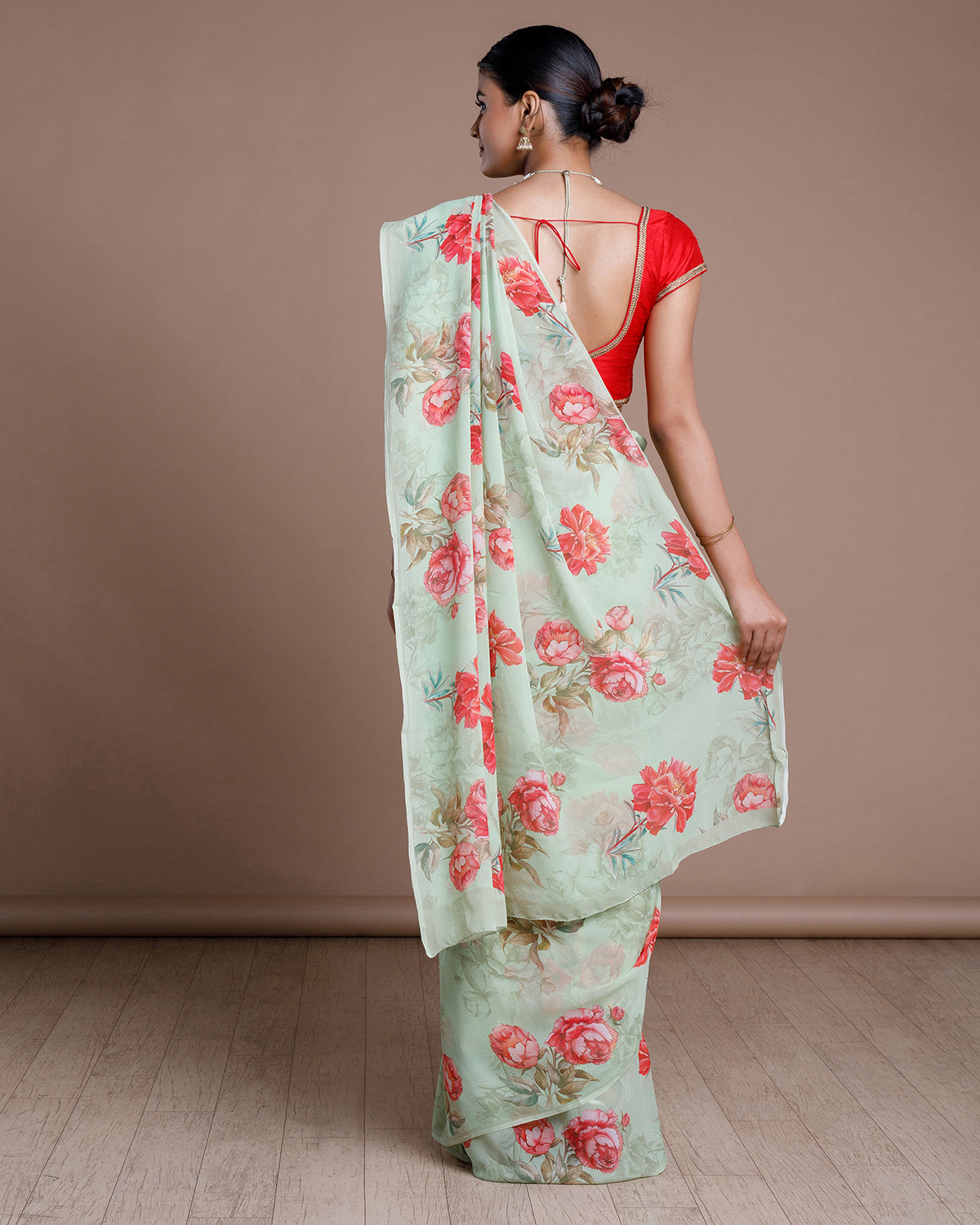 Buy Latest Indian Wedding White Georgette Designer Saree #DesignerSaree  Link- http://alturl.com/yevsf | Saree, Party wear sarees, Chiffon saree